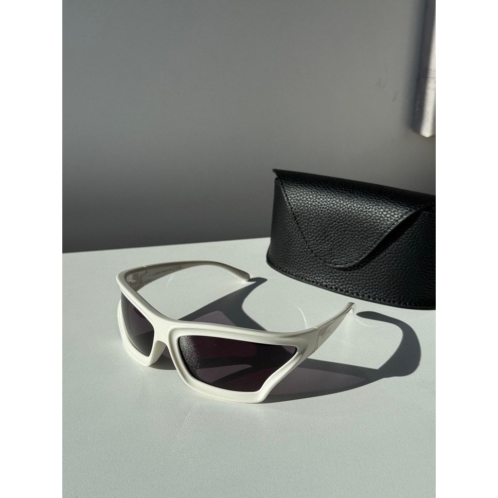 Loewe NEW Loewe LW40143I Paula's Ibiza Sunglasses in White Size ONE SIZE - 2 Thumbnail