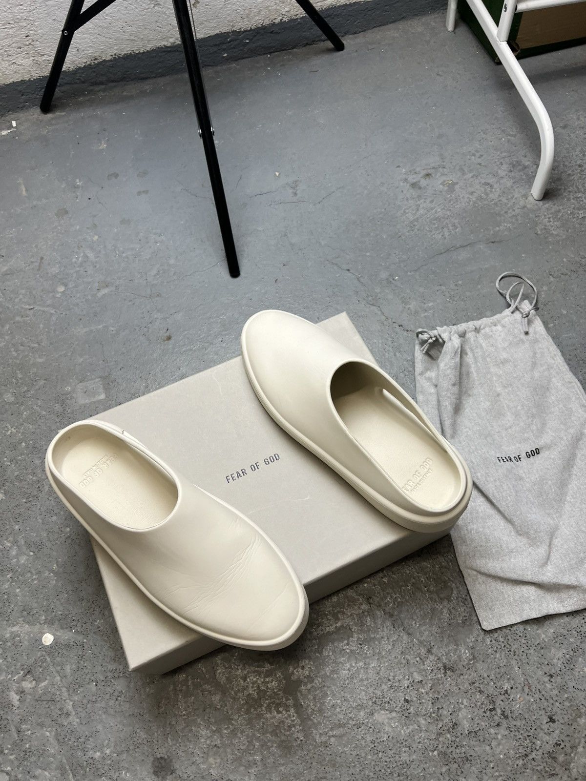 Fear of God Fear of God the California Greige Size US 10 / EU 43 - 5 Thumbnail