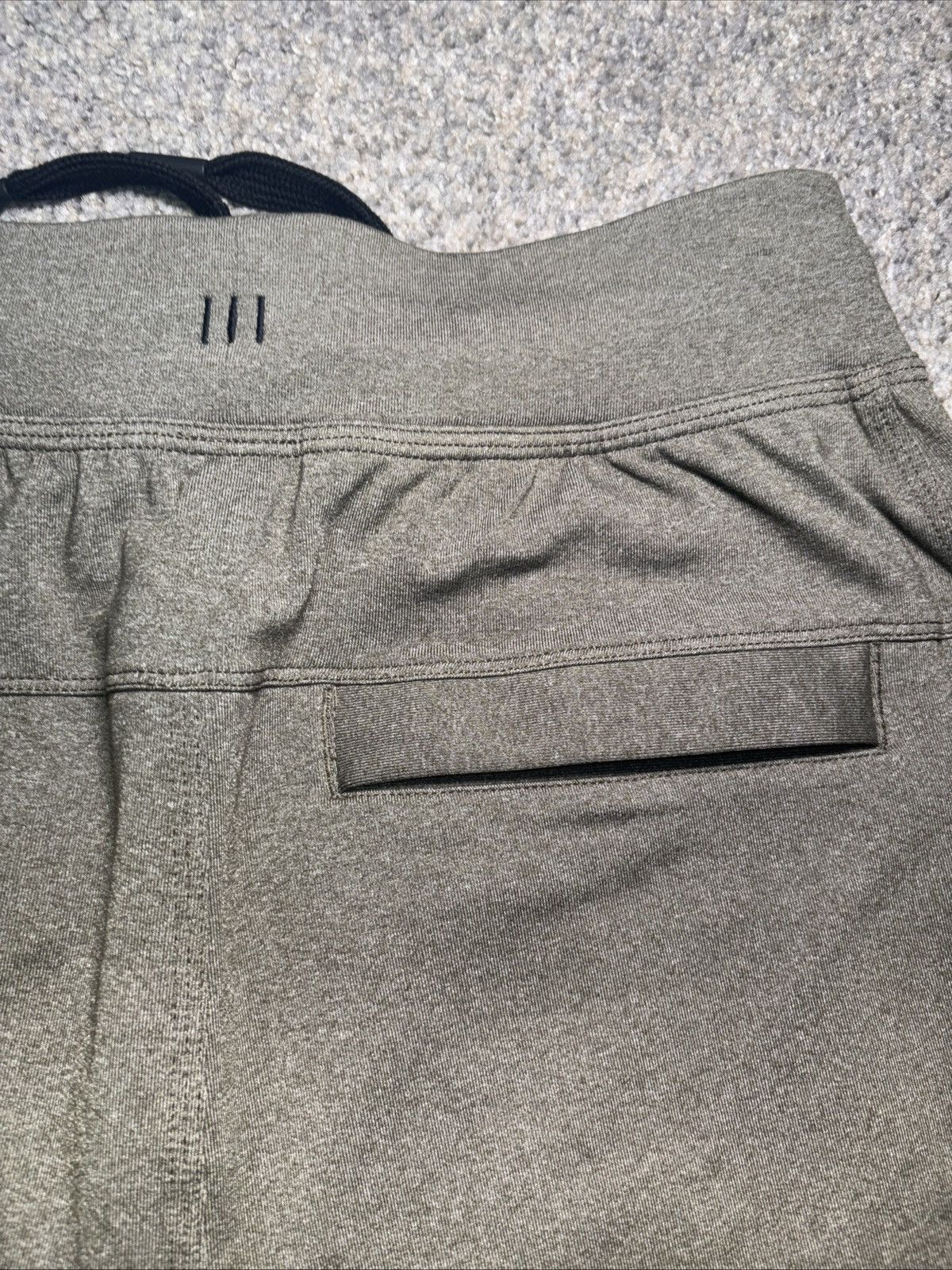 Lululemon Lululemon Athletica Men’s Compass Logo Gray Shorts Size S Size US 30 / EU 46 - 4 Thumbnail