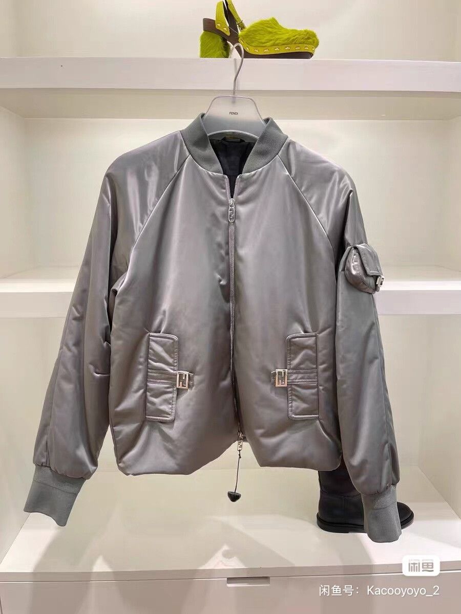Fendi fendi flight jacket with logo lining Size US L / EU 52-54 / 3 - 1 Thumbnail