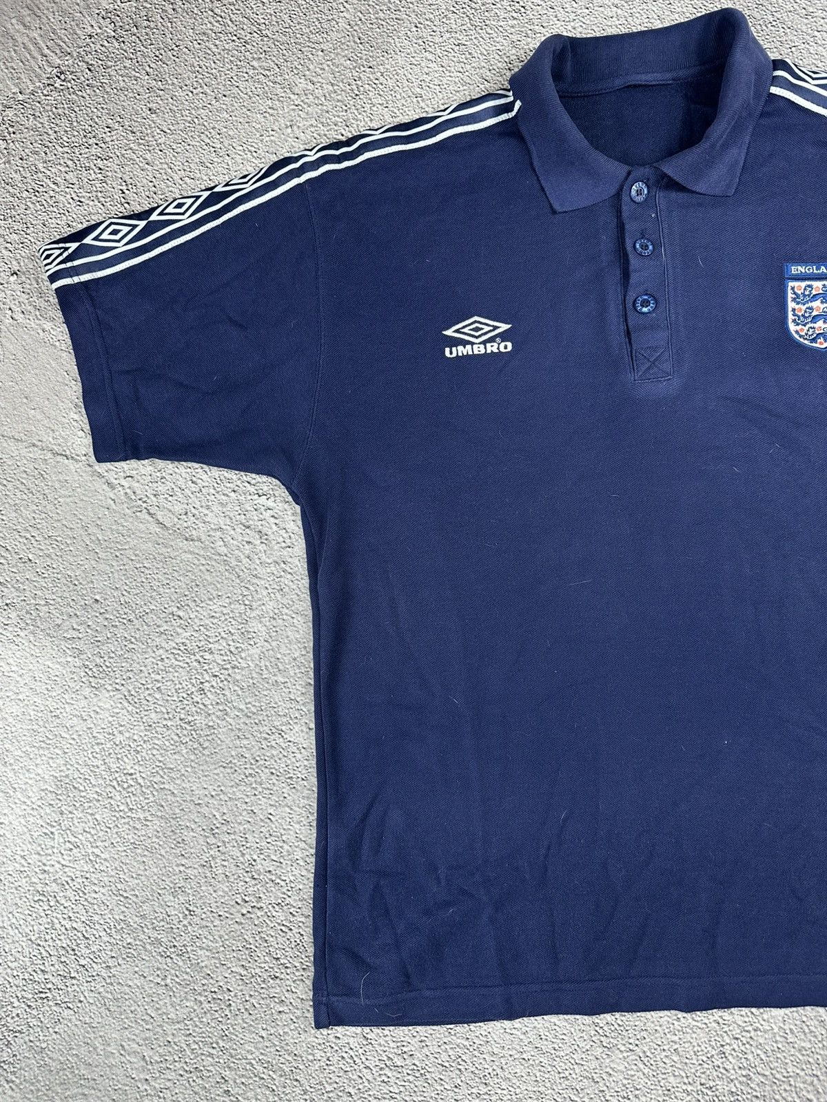 Umbro × Vintage Vintage Umbro England Three Lions Polo Shirt Navy Size US XL / EU 56 / 4 - 4 Thumbnail