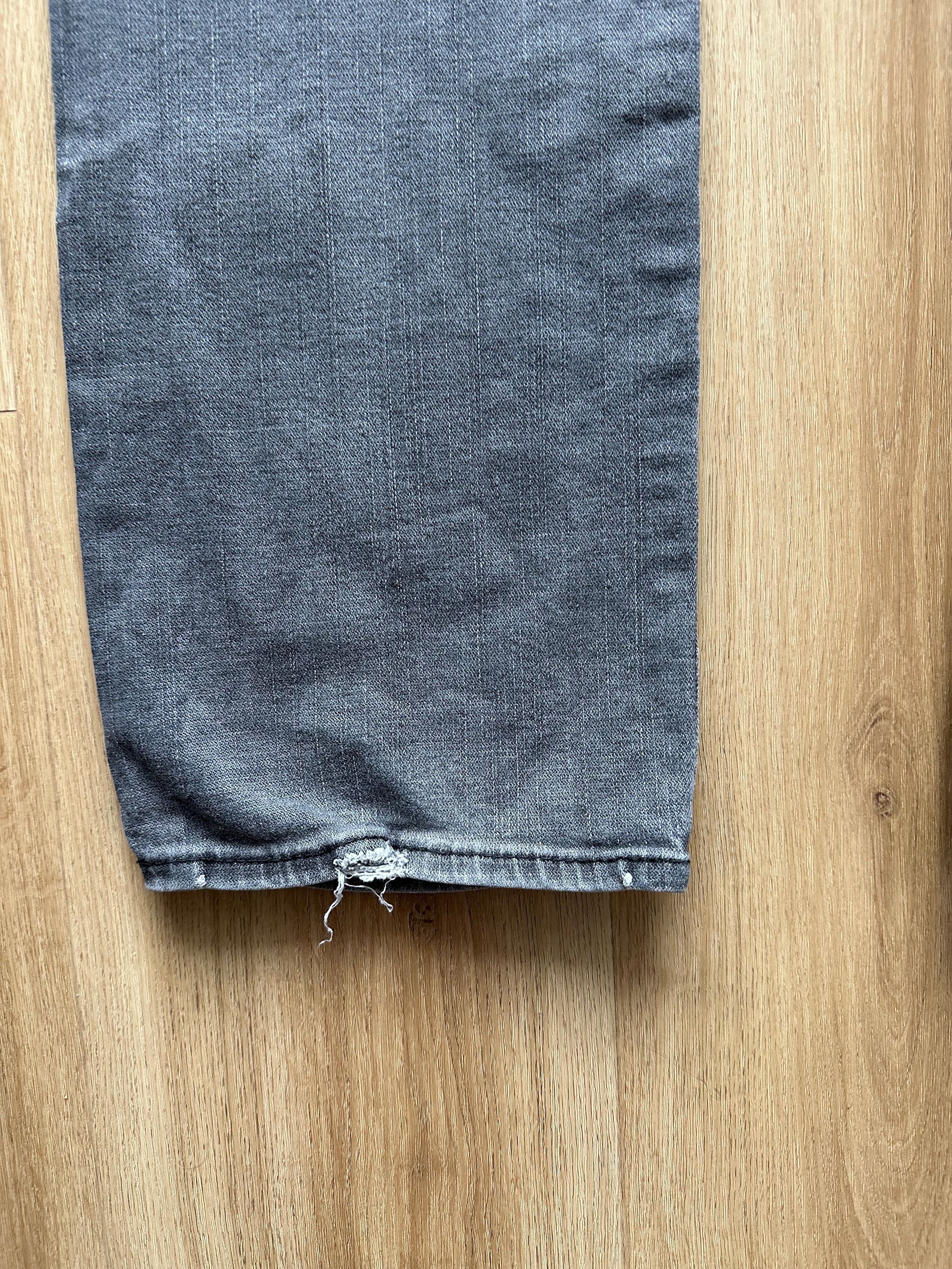 True Religion True Religion Gray Stretch Straight denim pants metal dots Size US 31 - 12 Thumbnail