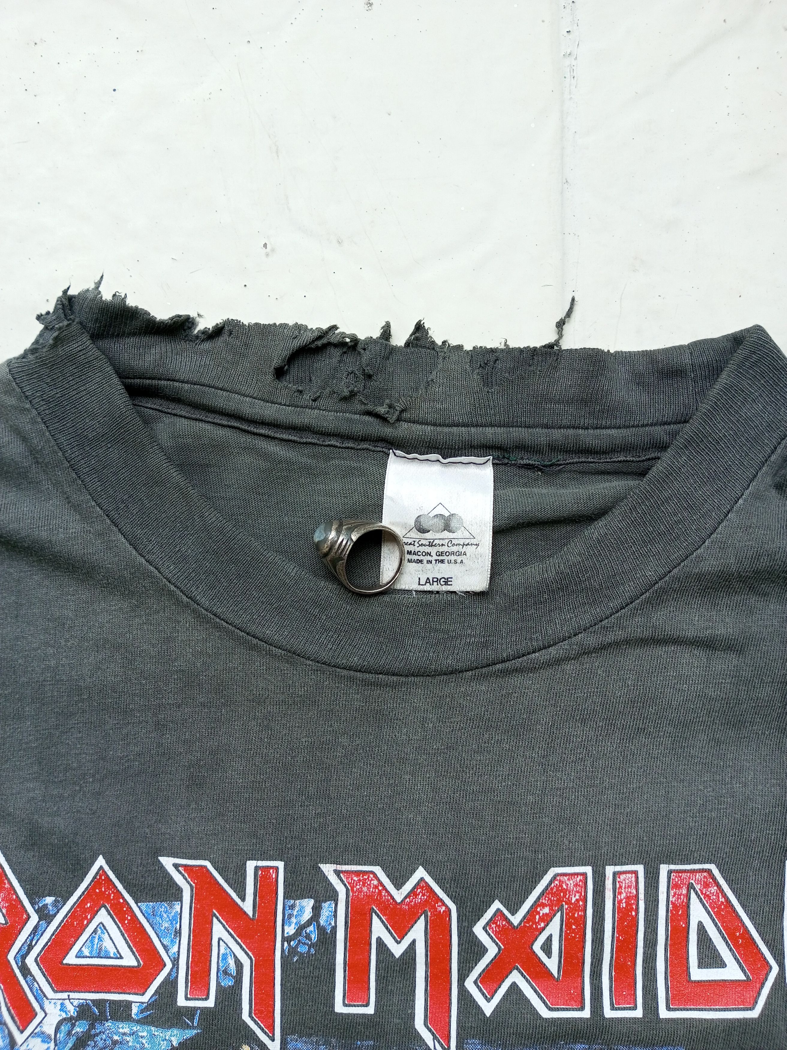 Band Tees Distressed Vintage 90s Iron Maiden sun faded tees Size US L / EU 52-54 / 3 - 4 Thumbnail