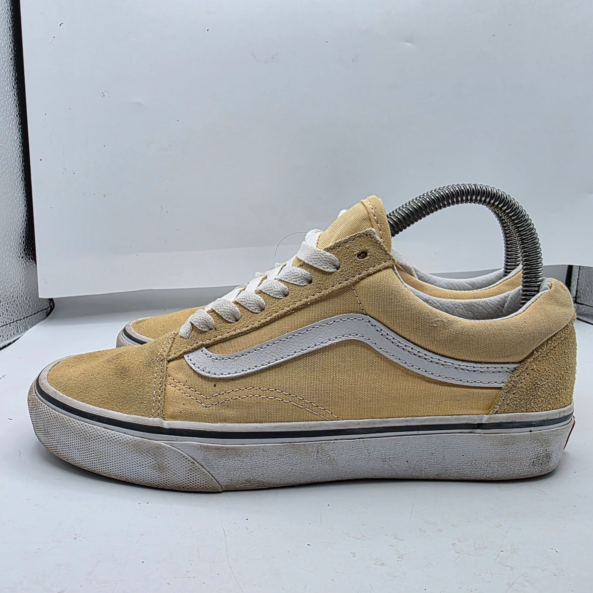 Vans Vans Old Skool Womens 8 Mustard Yellow White Skate Shoes Cas Size US 8 / IT 38 - 13 Thumbnail