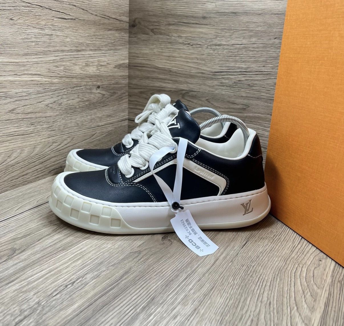 Louis Vuitton Louis Vuitton LV Tilted Black Biscuit Sneakers J41 Size US 8.5 / EU 41-42 - 1 Thumbnail