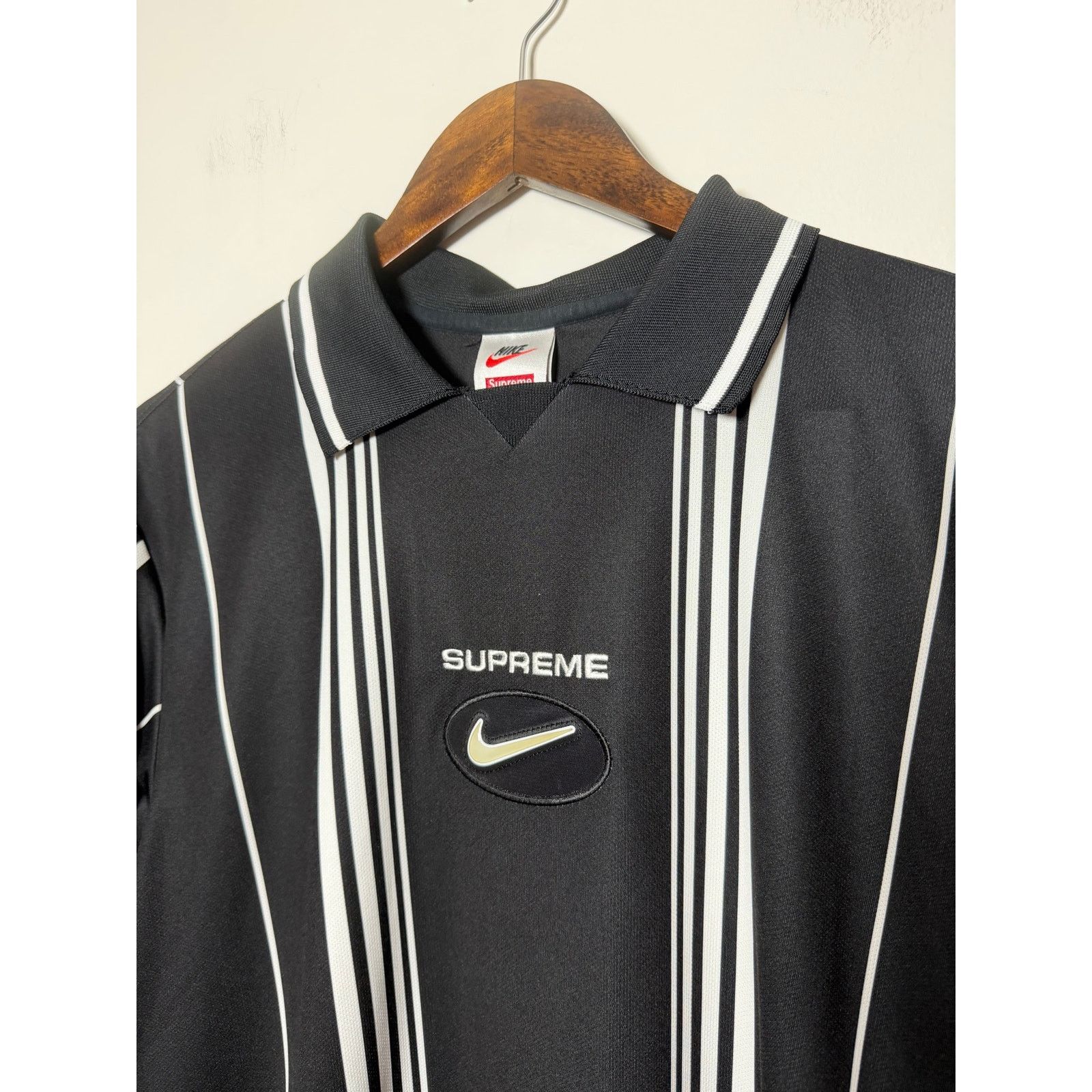 トップス Supreme NIKE Jewel Strip Soccer Jersey Supreme Nike Jewel Stripe Soccer Jersey White Men's - FW20 - US
