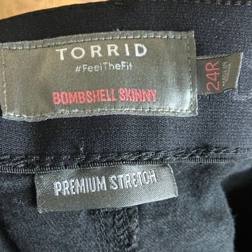 Torrid Torrid Black Feel The Fit Bombshell Skinny Jeans Womens 24R Distressed Stretch 5-Pocket Regular Rise High Waist Zip Button Jeans Size 28" / US 6 / IT 42 - 4 Thumbnail
