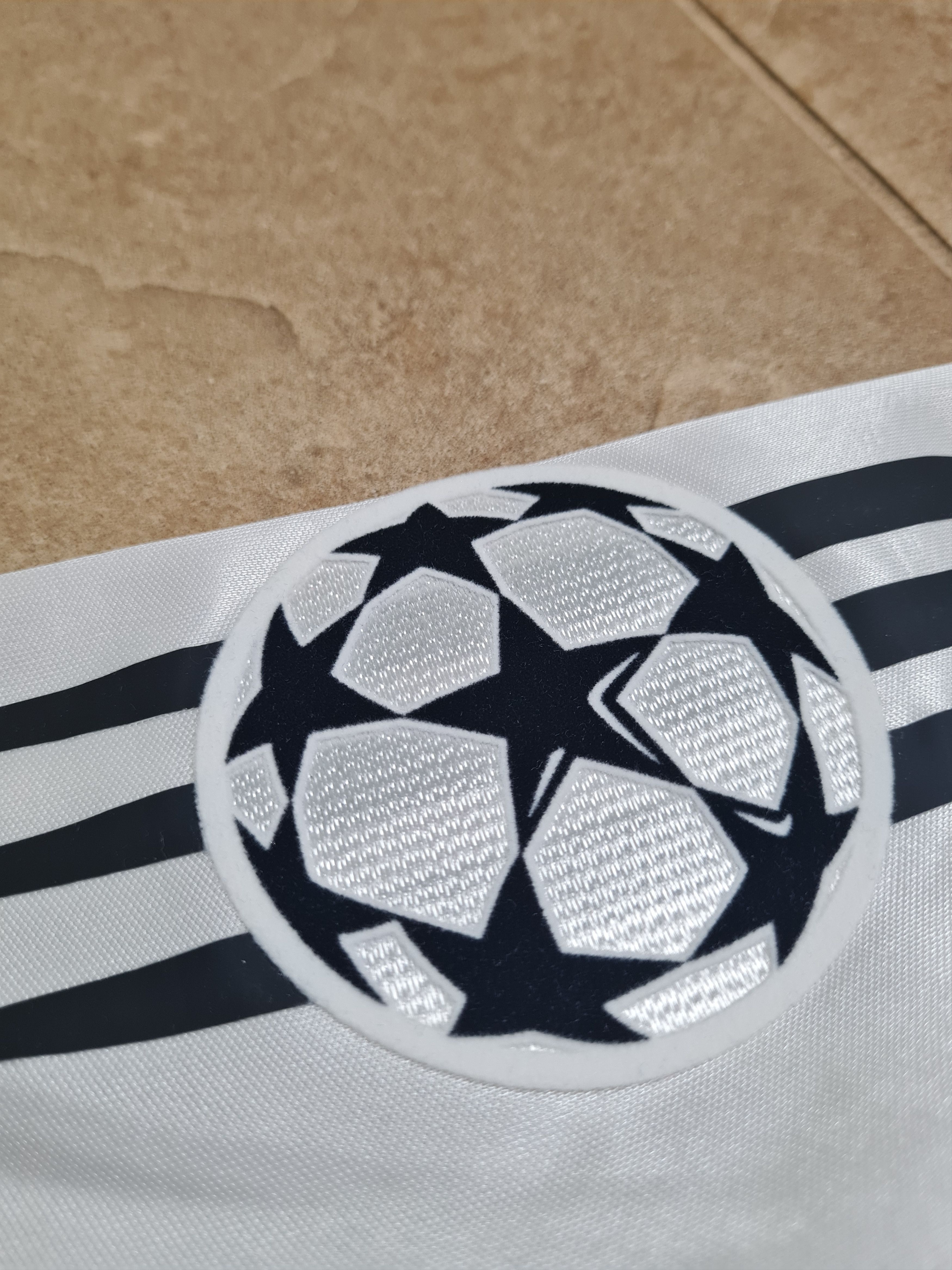 Adidas Real Madrid 2004/2005 David Beckham Football Adidas AJF001 Size US L / EU 52-54 / 3 - 11 Thumbnail