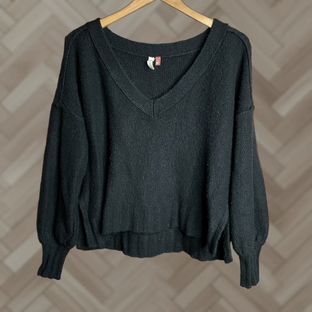 Anthropologie VINTAGE Anthropologie Pilcro Black Relaxed Fit Soft Chunky Knit Cropped Deep V Sweater S Size S / US 4 / IT 40 - 1 Thumbnail