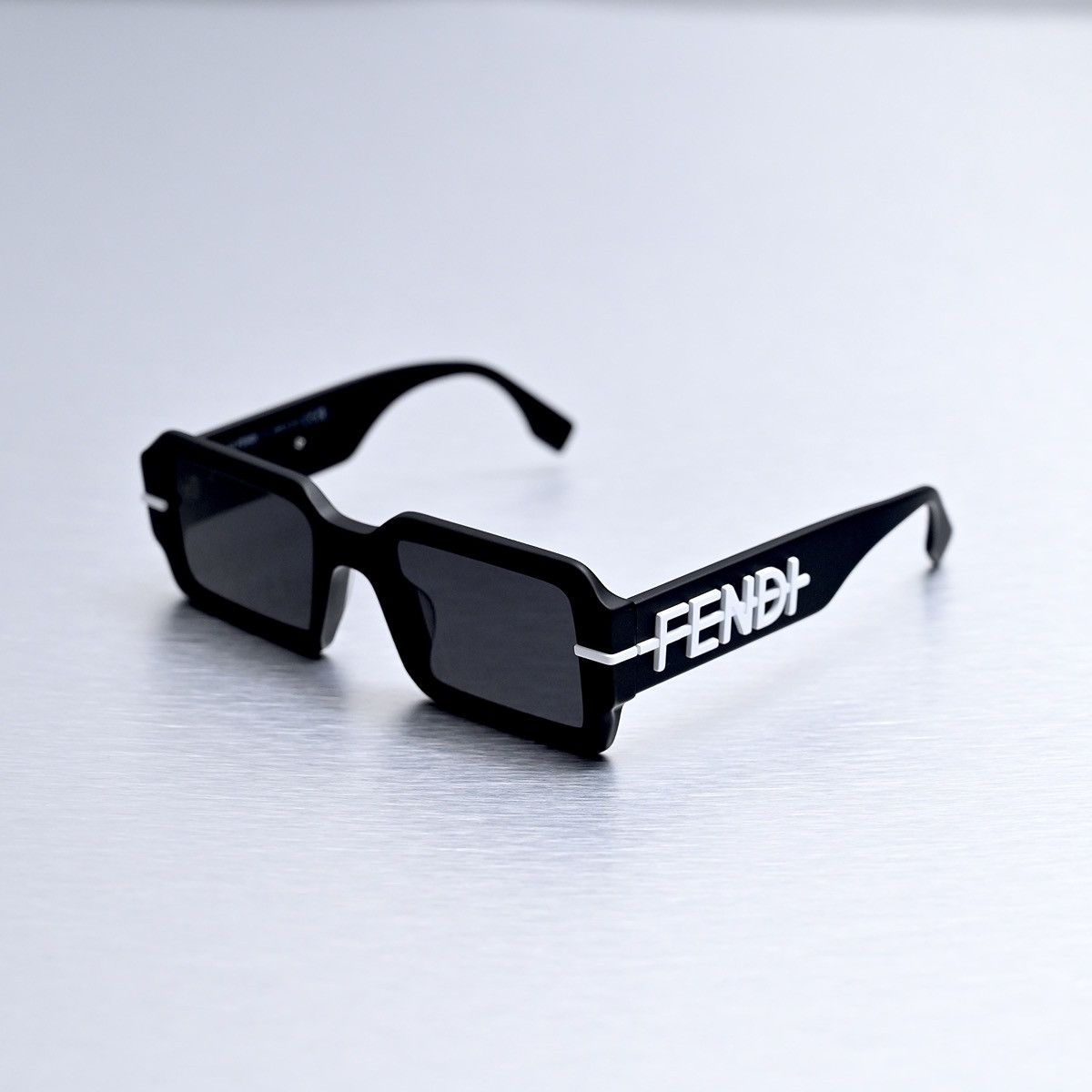 Fendi FENDI GRAPHY FE40073U 02A SUNGLASSES Size ONE SIZE - 1 Thumbnail