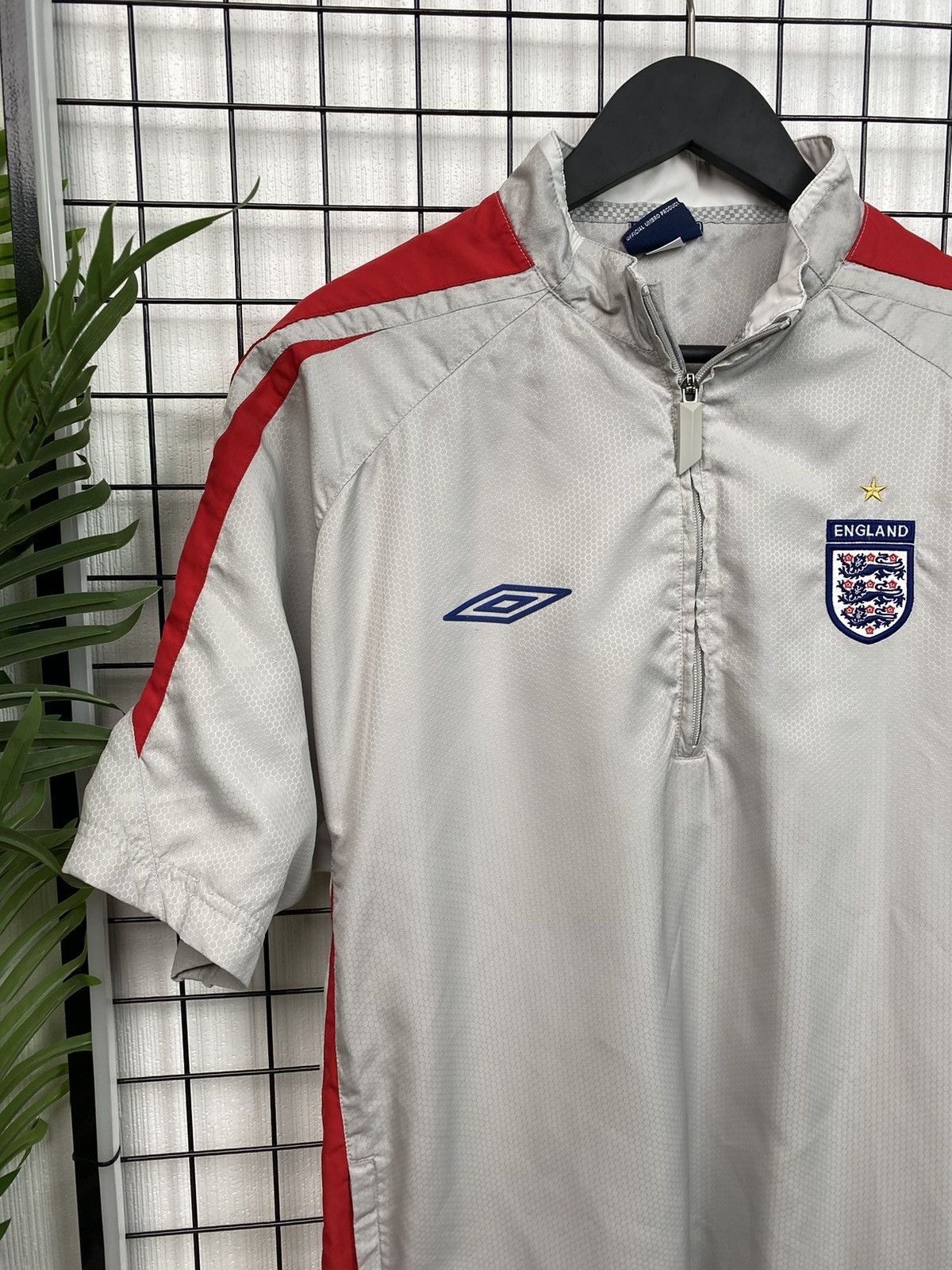 Umbro England Umbro soccer team training jersey L size football Size US L / EU 52-54 / 3 - 5 Thumbnail