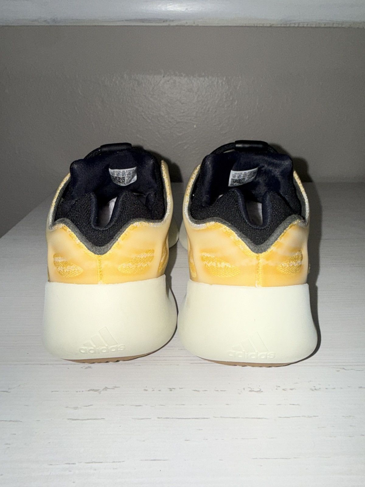 Yeezy Adidas Yeezy 700 V3 ‘Mono Safflower’ Size US 11 / EU 44 - 4 Thumbnail