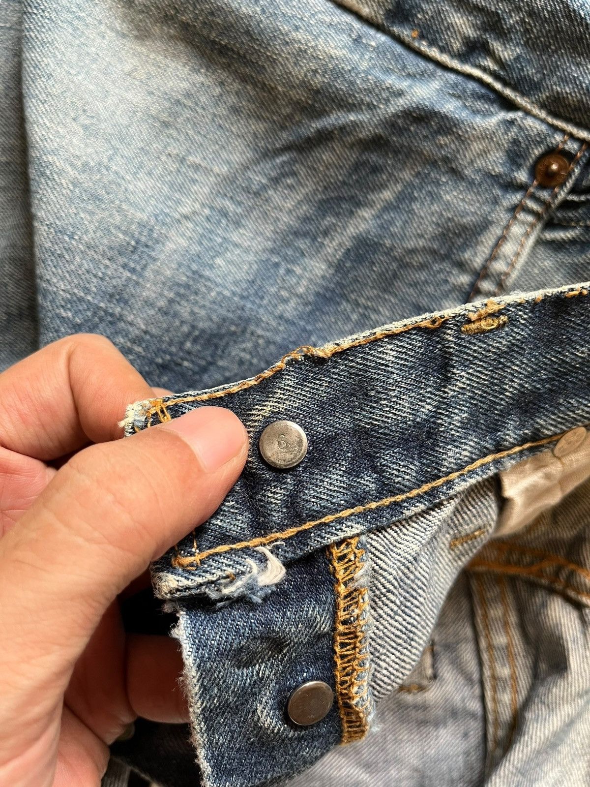 Levi's True Vintage 60s Levis 501 Selvedge Bartacks Jeans Button 6 Size US 28 / EU 44 - 4 Thumbnail