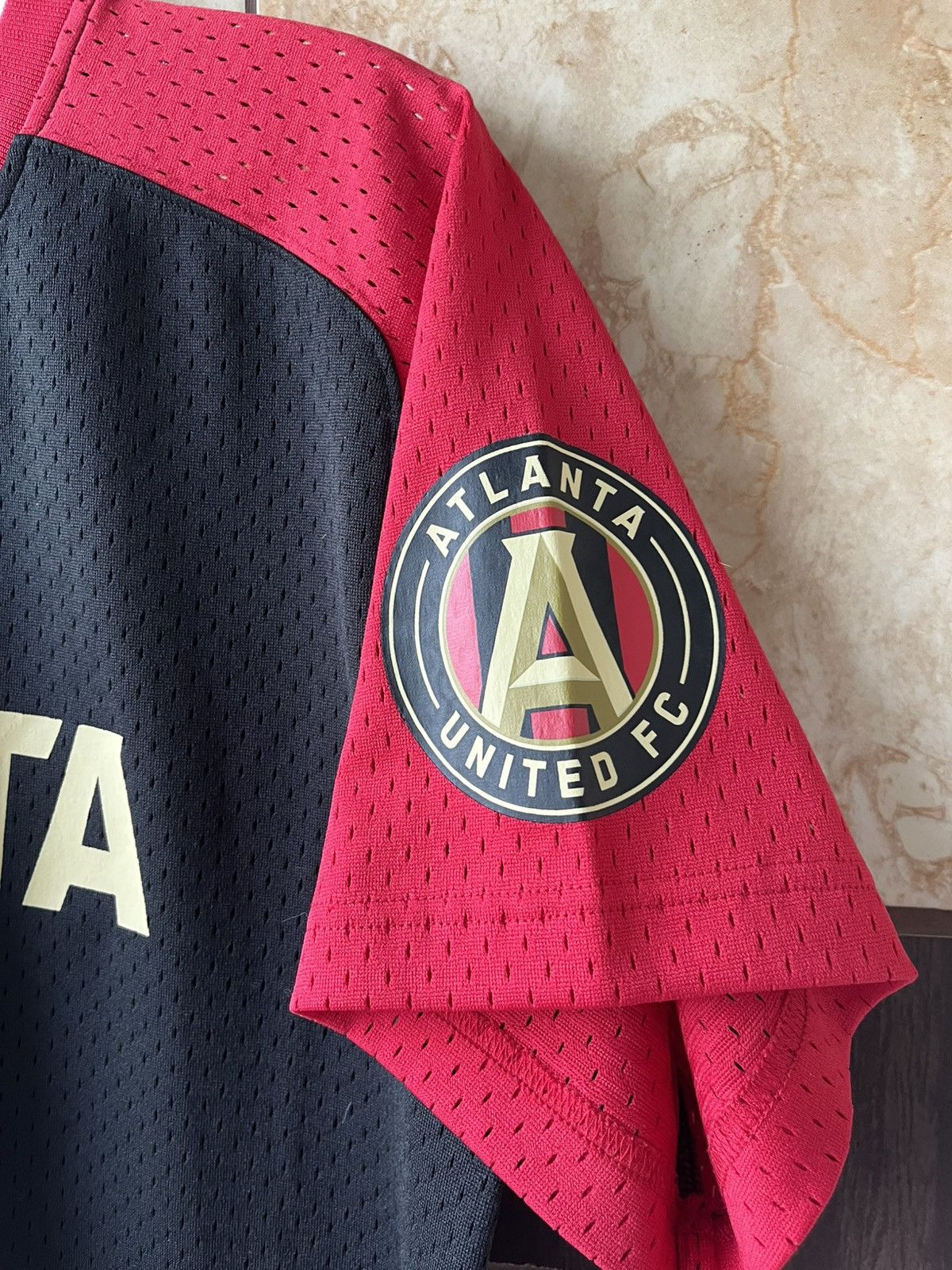 Mitchell & Ness Mitchell & Ness Atlanta United MLS jersey Size US L / EU 52-54 / 3 - 2 Thumbnail