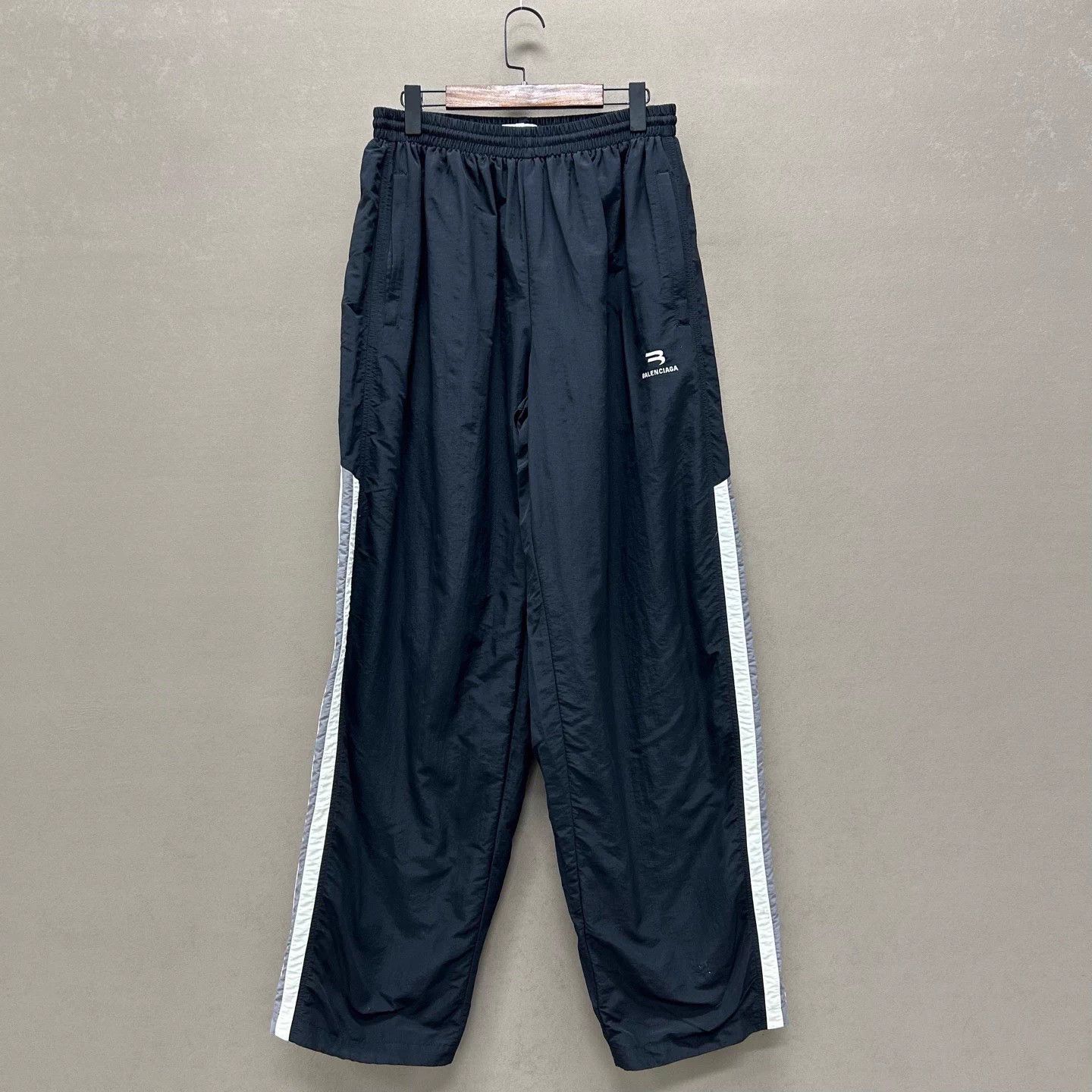 Balenciaga Balenciaga baggy nylon pants S 95 new Size US 30 / EU 46 - 1 Thumbnail