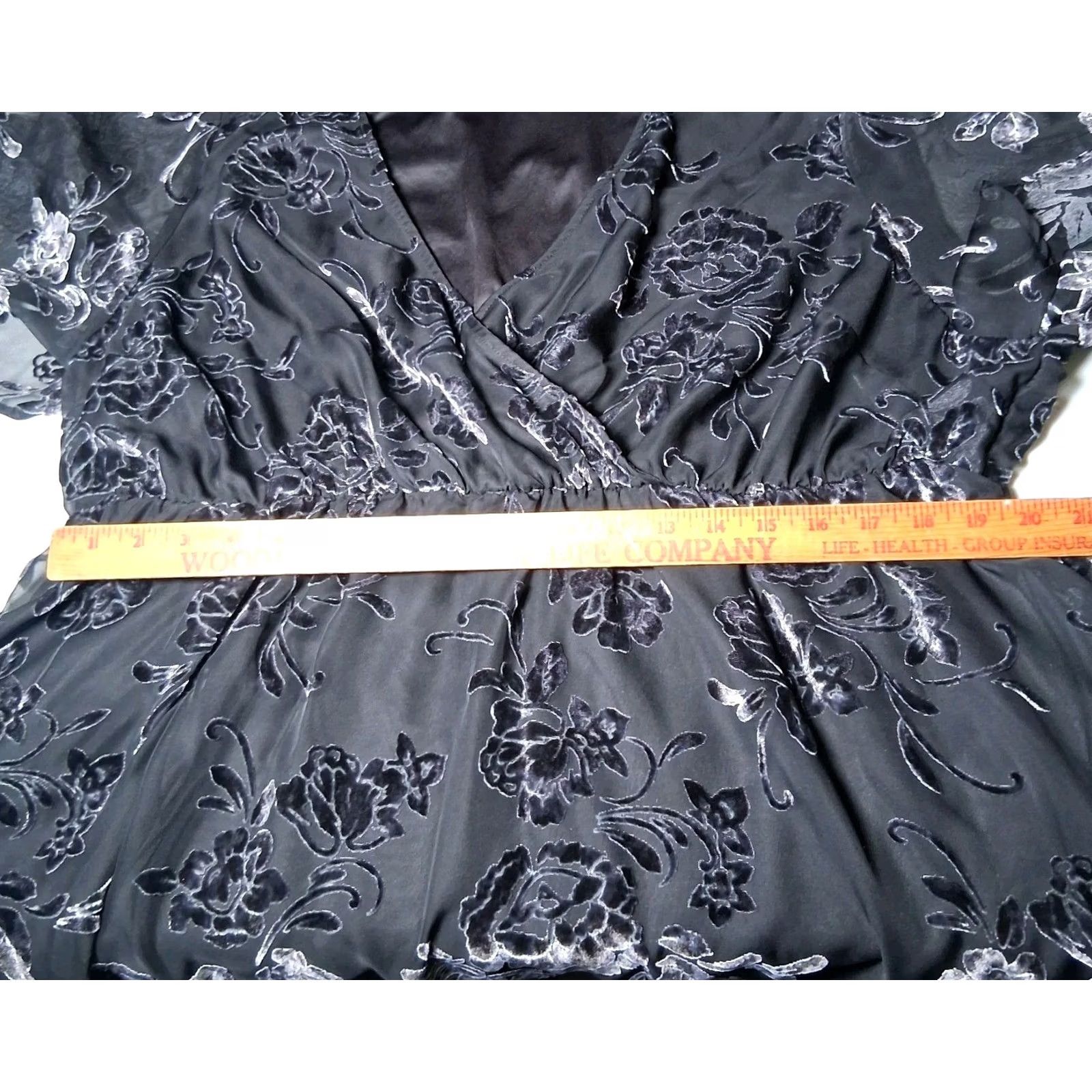 Torrid Torrid Blouse Shirt Plus Size 3 Black Floral Short Sleeve V-Neck Flutter Sheer Burnout Velvet Bohemian Goth Whimsigoth Party Wedding Womens Size XS / US 0-2 / IT 36-38 - 3 Thumbnail