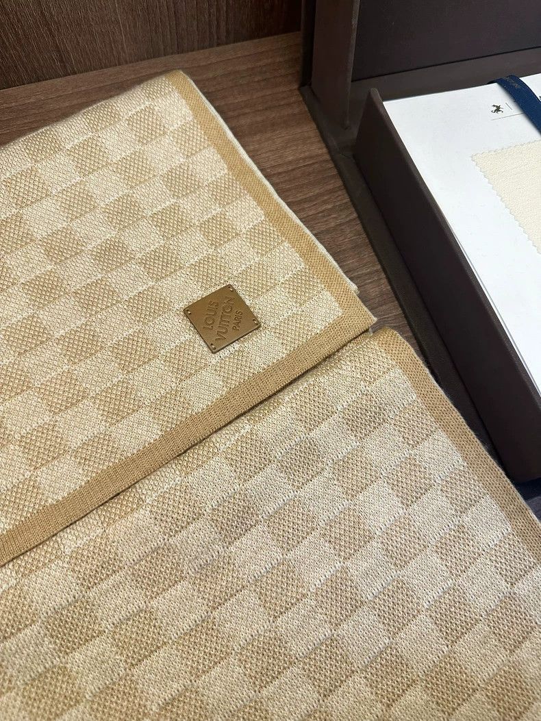 Louis Vuitton louis vuitton damier soft warm scarf-2507 Size ONE SIZE - 7 Thumbnail