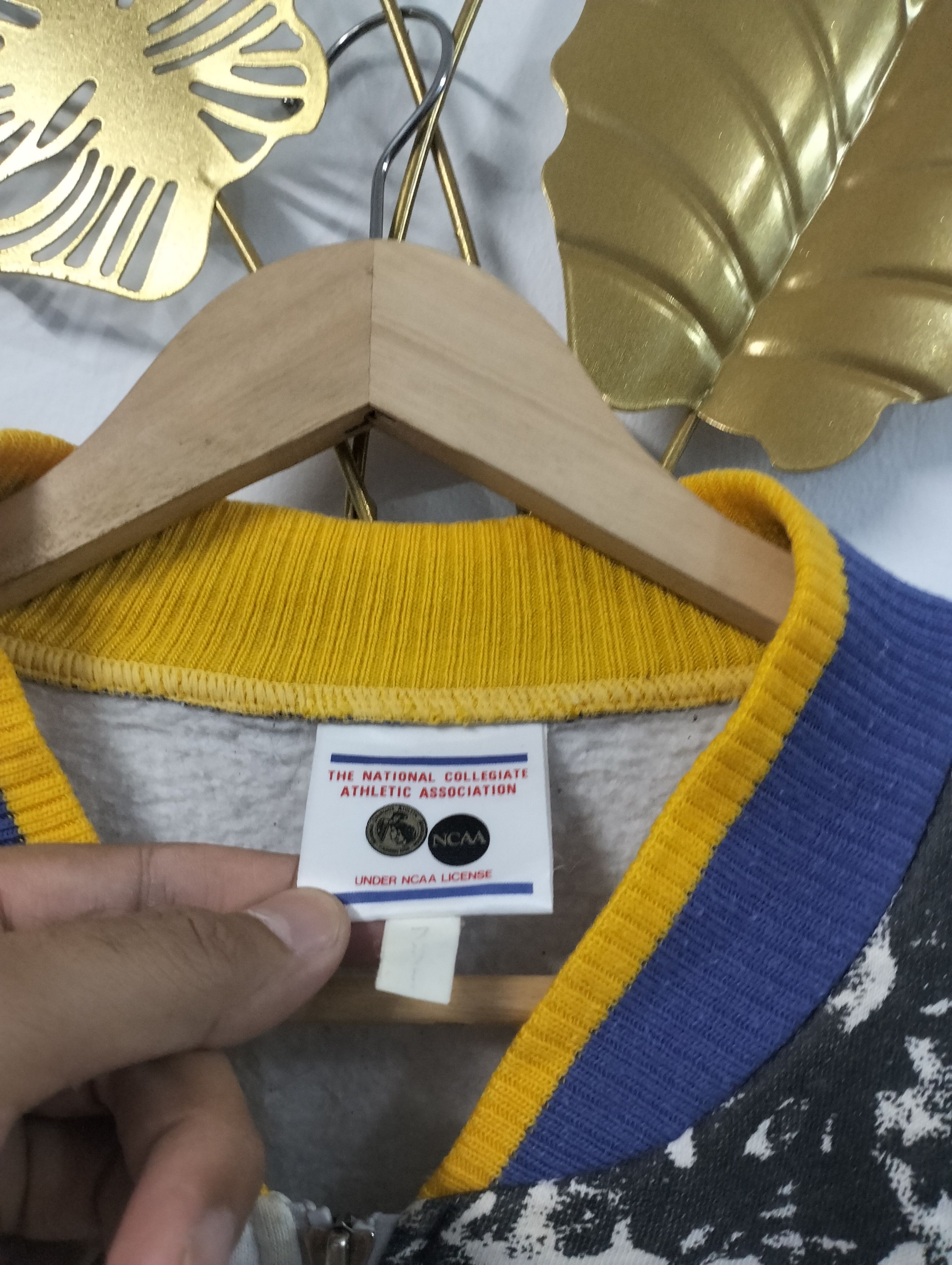 NCAA × Vintage Vintage NCAA Football Sweater Size US XL / EU 56 / 4 - 4 Thumbnail