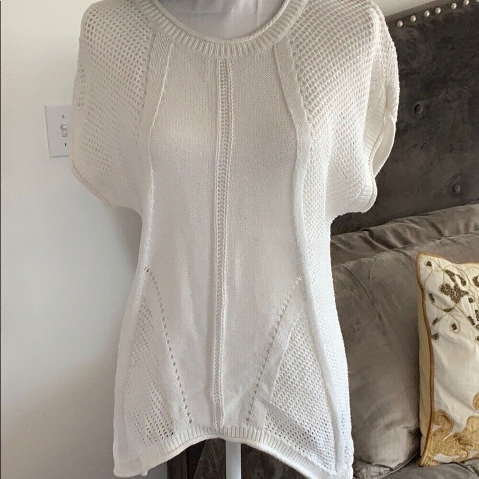 Forever 21 White Knit Asymmetrical Round Neck Short Sleeve Sweater S Size S / US 4 / IT 40 - 2 Thumbnail