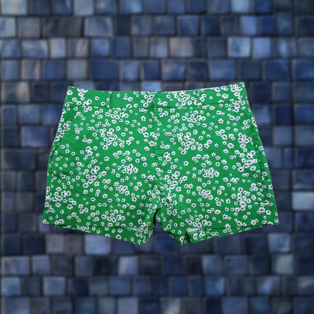Banana Republic Banana Republic Floral Green Chino Shorts Women's Plus Size 18 Summer Cotton Blend Knit Stretch Front Flat Front Pocket Slash Vintage? No, not Vintage Size 40" / US 18 - 1 Thumbnail