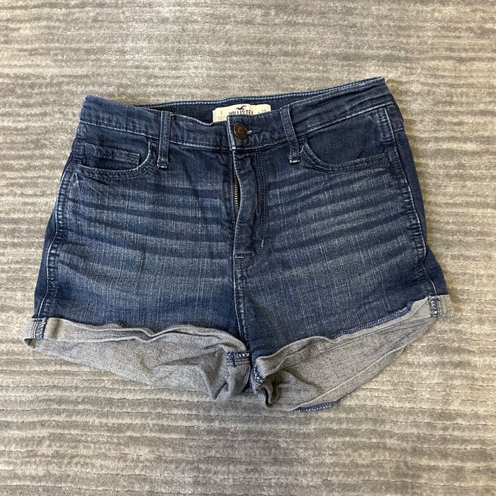 Hollister Low-rise Medium Wash Denim Shorts in Blue