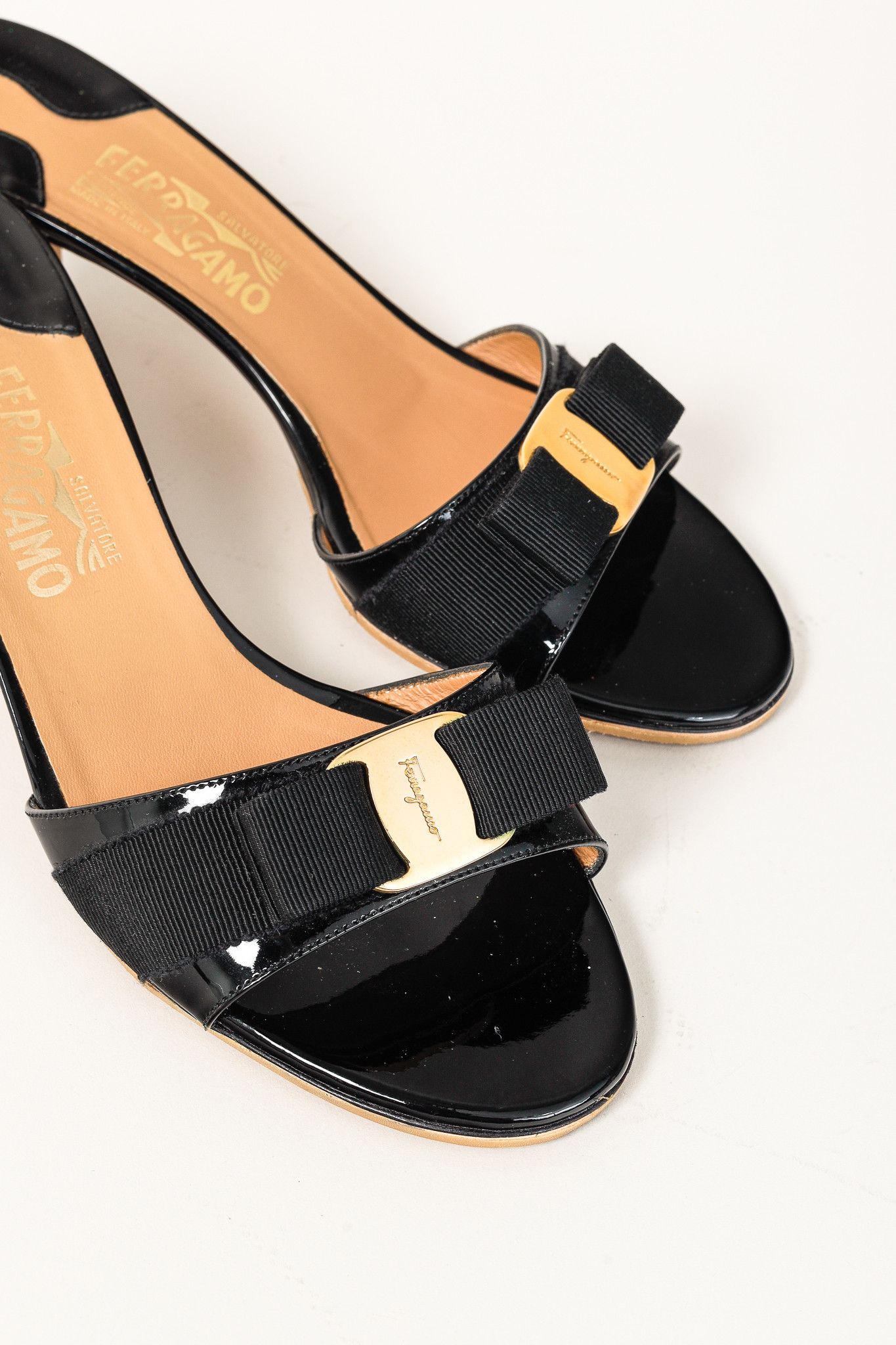 Salvatore Ferragamo Salvatore Ferragamo Glory Nero Patent Calf Bow Mules Size US 10 / IT 40 - 7 Thumbnail