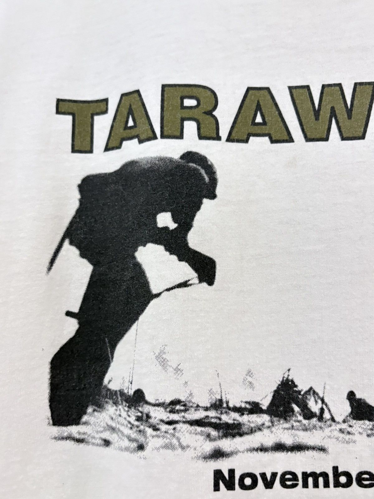 Vintage 90’s The Battle of Tarwa Vintage World War II Tee Shirt Size US M / EU 48-50 / 2 - 3 Thumbnail