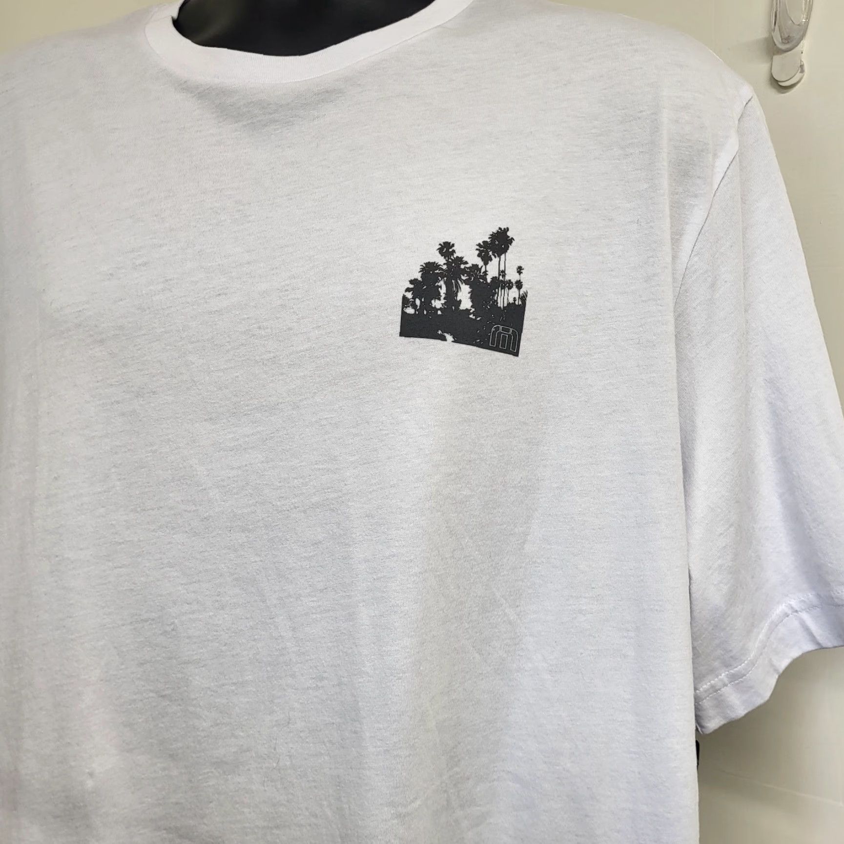 TravisMathew Travis Mathew T-Shirt Men's XXL White Jurassic Canyon Graphic Golf Short Sleeve Shirt Mens White Travis Mathew T-Shirt Short Sleeve Golf Graphic Size US XXL / EU 58 / 5 - 3 Thumbnail