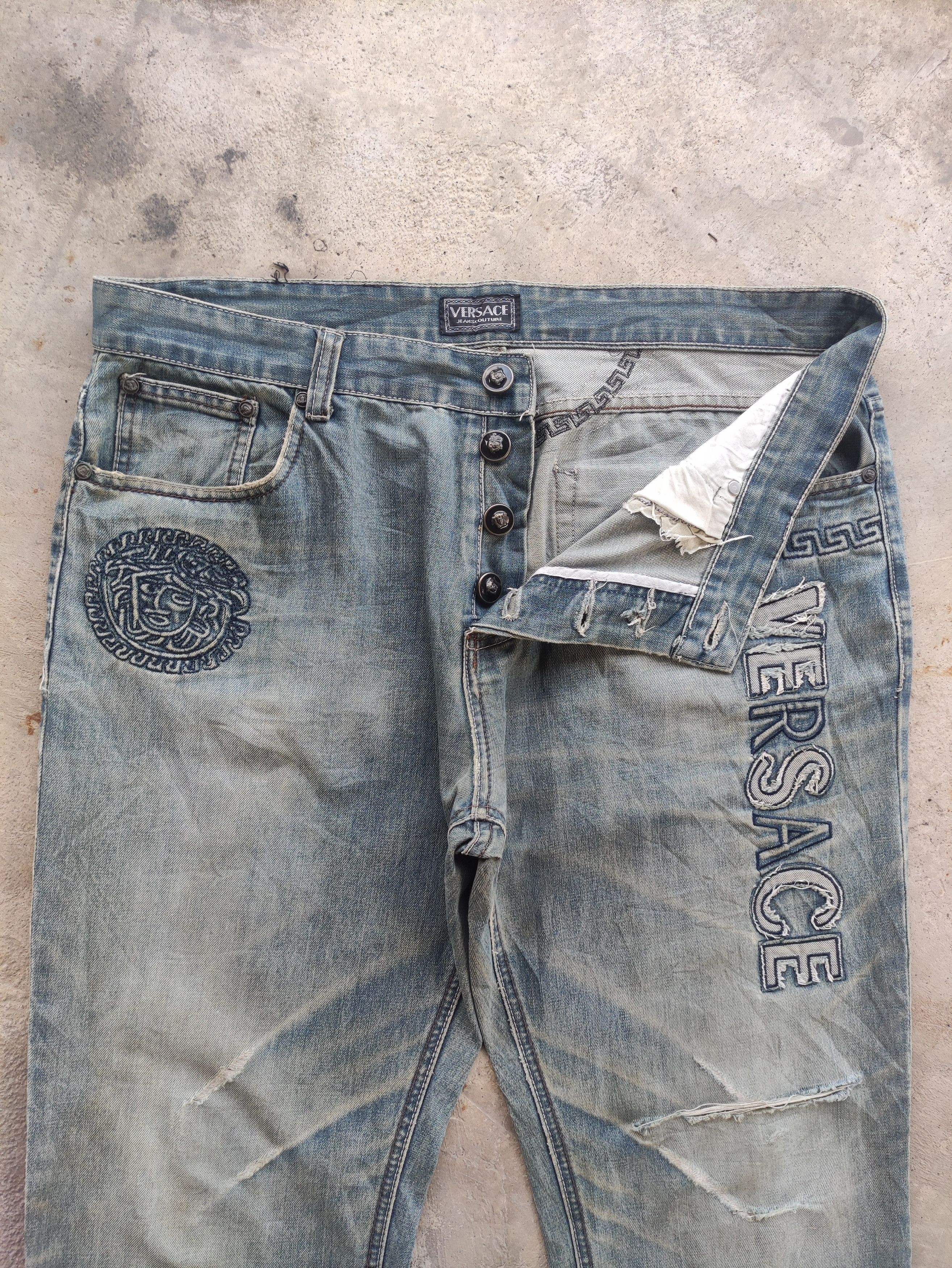 Versace Vintage Versace Button Jean Distressed Faded Denim Size US 40 / EU 56 - 4 Thumbnail