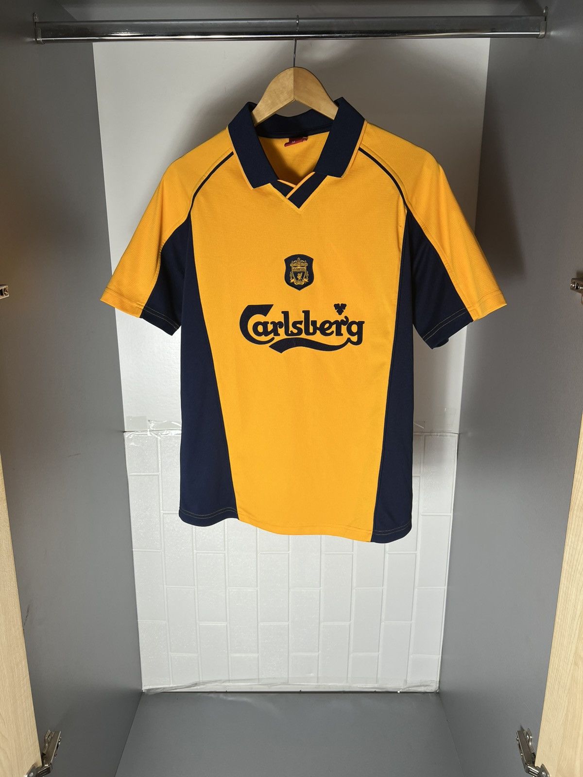Vintage VERY RARE FC LIVERPOOL ENGLAND RETRO SOCCER JERSEY Y2K 90s Size US M / EU 48-50 / 2 - 10 Thumbnail