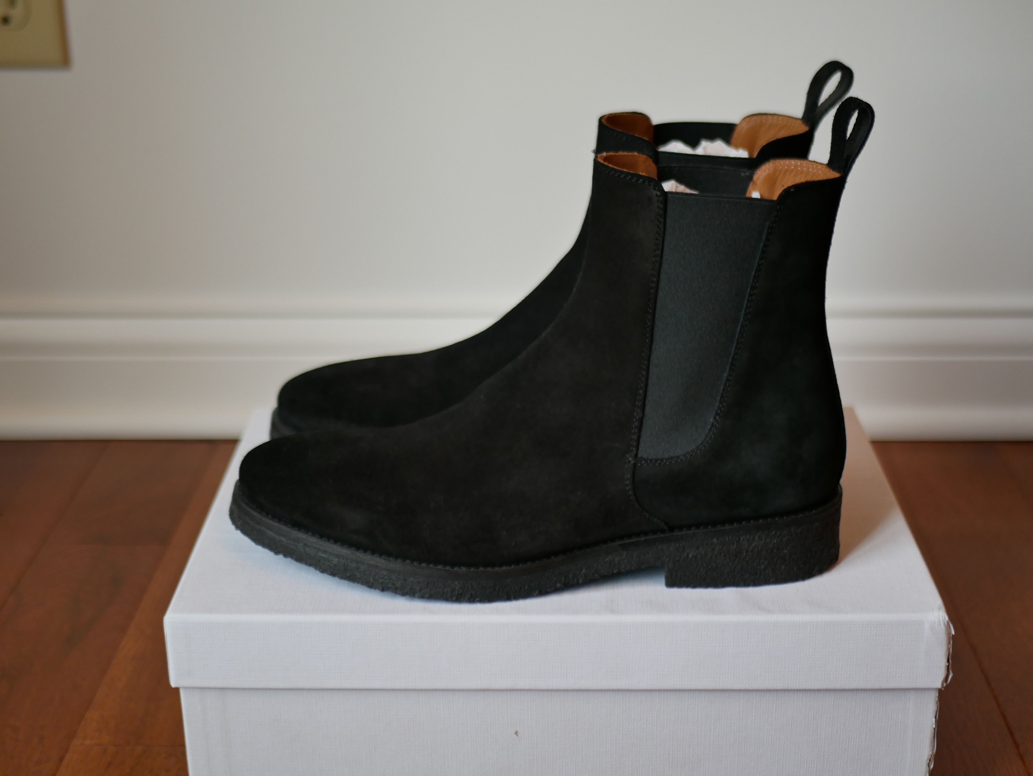 image of Oro Los Angeles Suede Chelsea Boot Crepe Sole in Black Suede, Men's (Size 8)