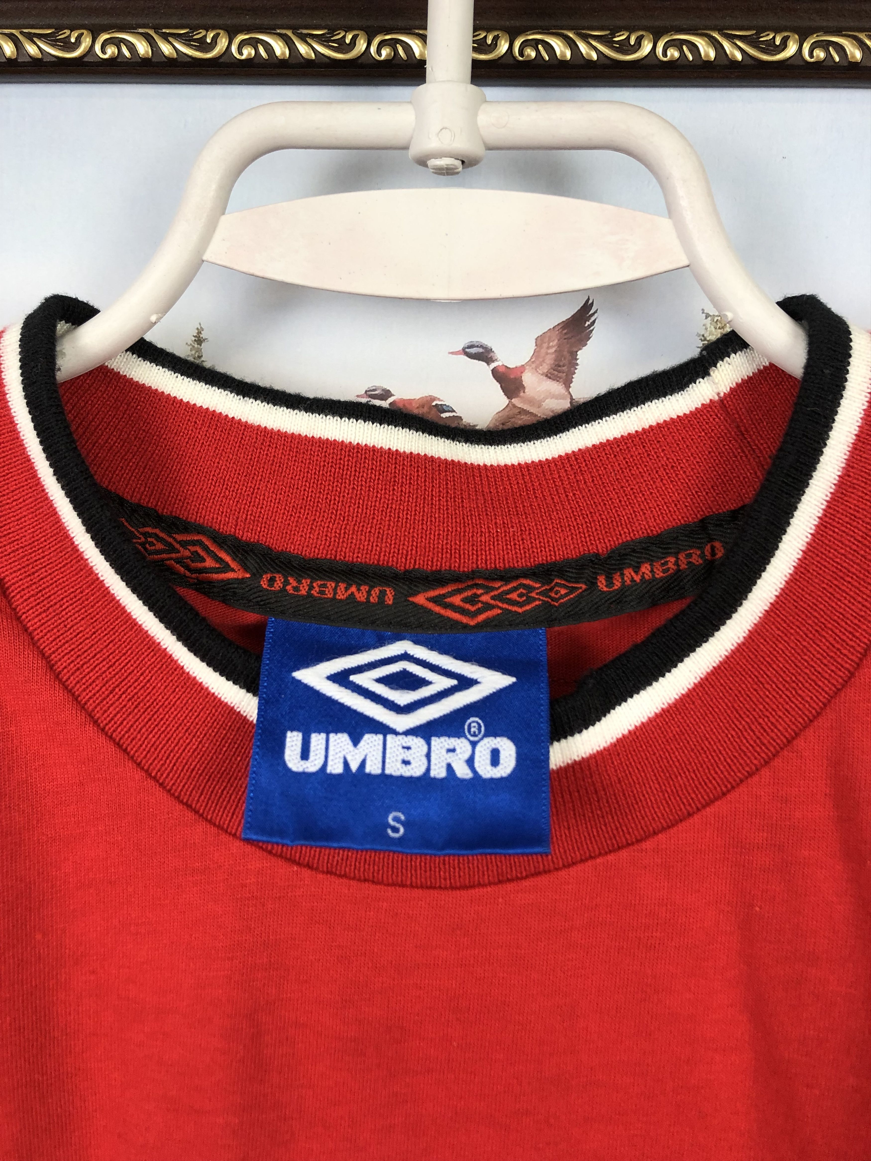 Vintage Vintage Manchester United Football Shirt Train Soccer Jersey Size US S / EU 44-46 / 1 - 7 Thumbnail