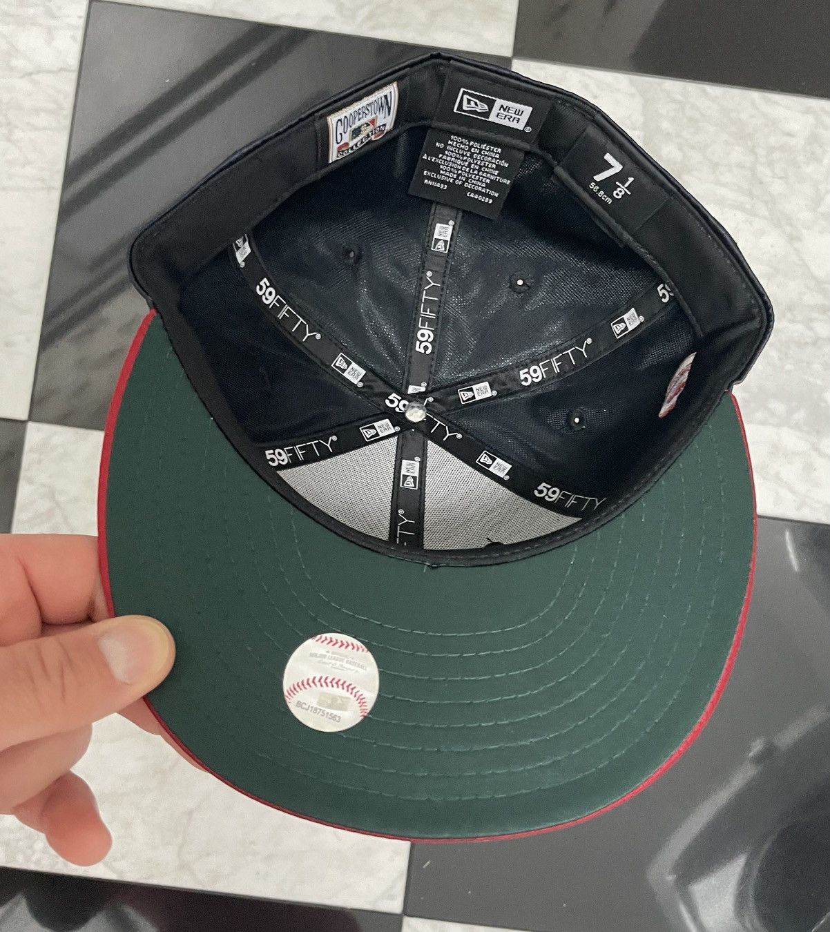 New Era 🔥 Exclusive white Sox all satin fitted 7 1/8 Size ONE SIZE - 4 Thumbnail