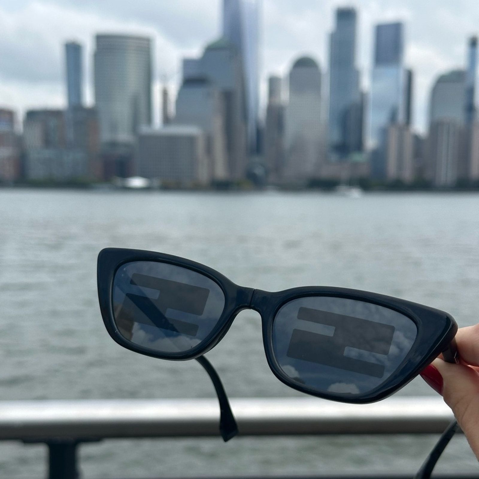 Fendi FENDI Sunglasses FE40089I 5301C Shiny Black/Smoke Mirror NEW Size ONE SIZE - 11 Thumbnail
