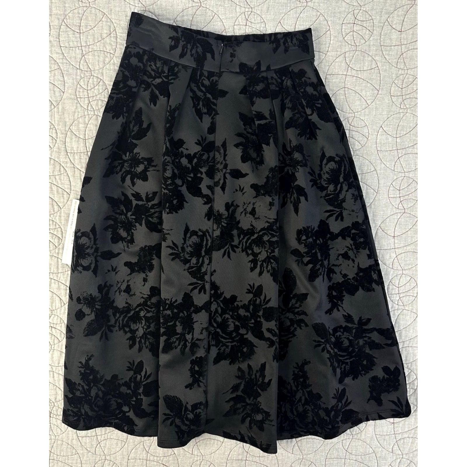 Velvet VINTAGE Jody Of California Black Velvet Floral Burnout Ruffle Skirt Women’s Medium A-Line Long Skirt M Velv et? Size 32" / US 10 / IT 46 - 3 Thumbnail