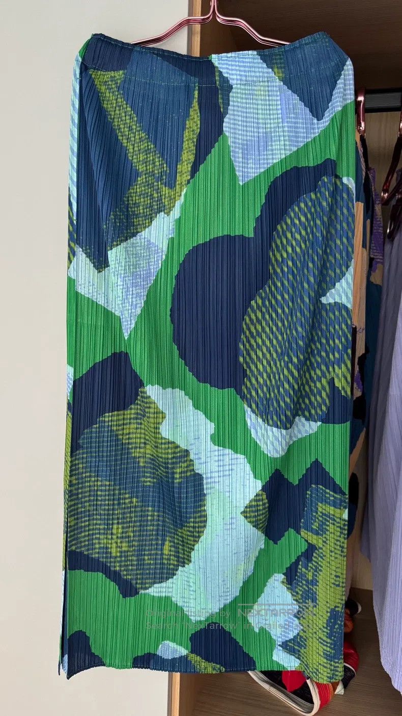 Issey Miyake Issey Miyake size:3 Green Meteorite Midi Skirt Size 22" - 2 Thumbnail