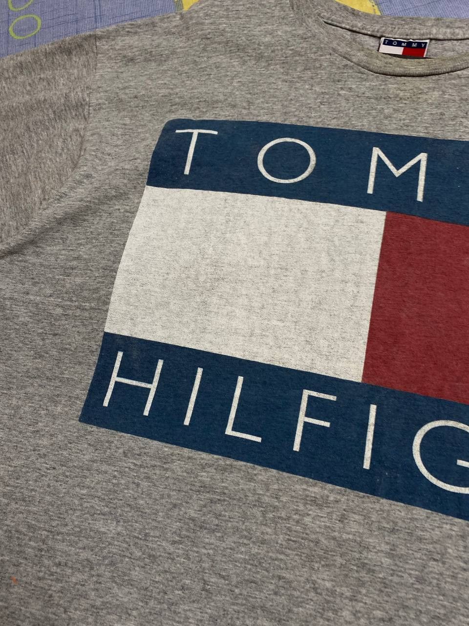 Tommy Hilfiger Tommy Hilfiger Vintage 90s Streetwear T-shirt Size US XL / EU 56 / 4 - 3 Thumbnail