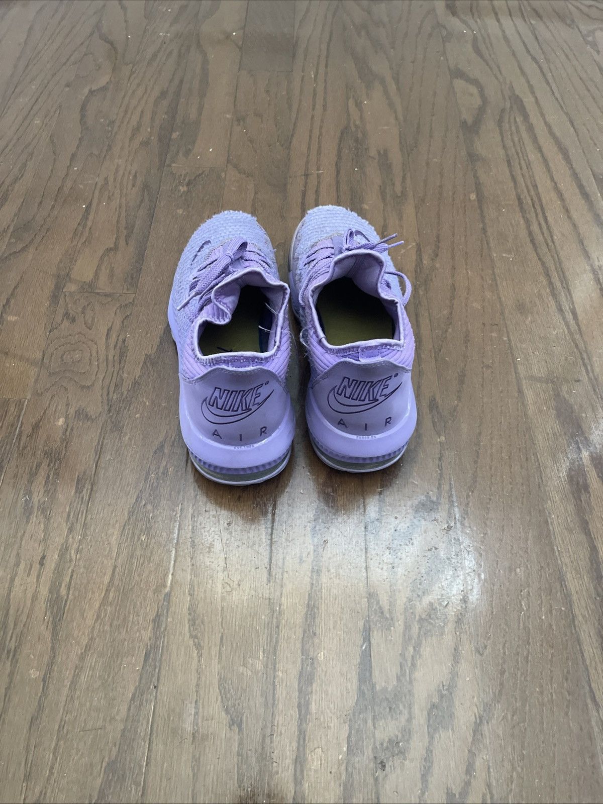 Other Nike LeBron 16 Low Atomic Purple Size US 9 / EU 42 - 2 Thumbnail