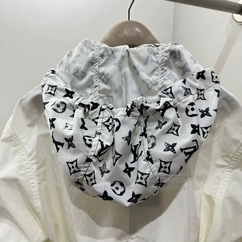 Louis Vuitton Louis Vuitton Presbyopic Logo hooded parka jacket Size XXS / US 00 / IT 34 - 8 Thumbnail