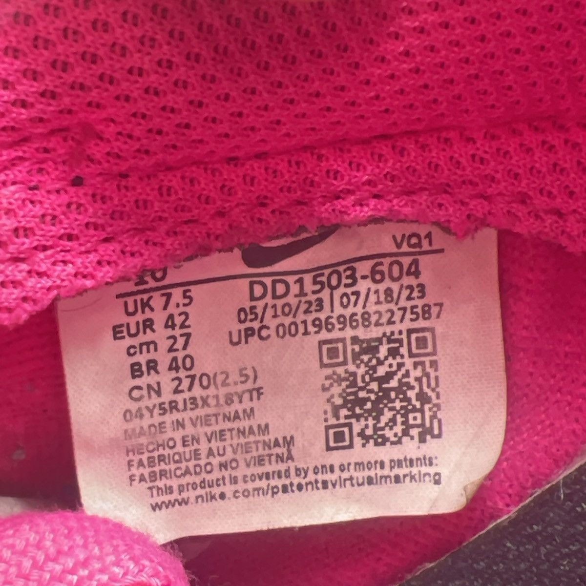 Nike Wmns dunk low fierce pink black Size US 10 / EU 43 - 8 Thumbnail