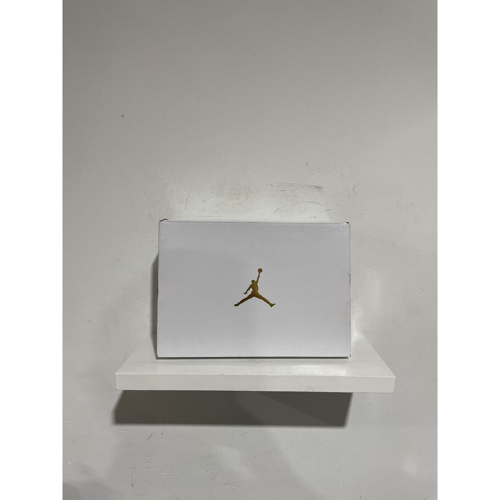 Jordan Brand NIKE JORDAN 11 LOW CITRUS SIZE 6.5W (5Y) PREOWNED Size US 5 / EU 37 - 7 Thumbnail