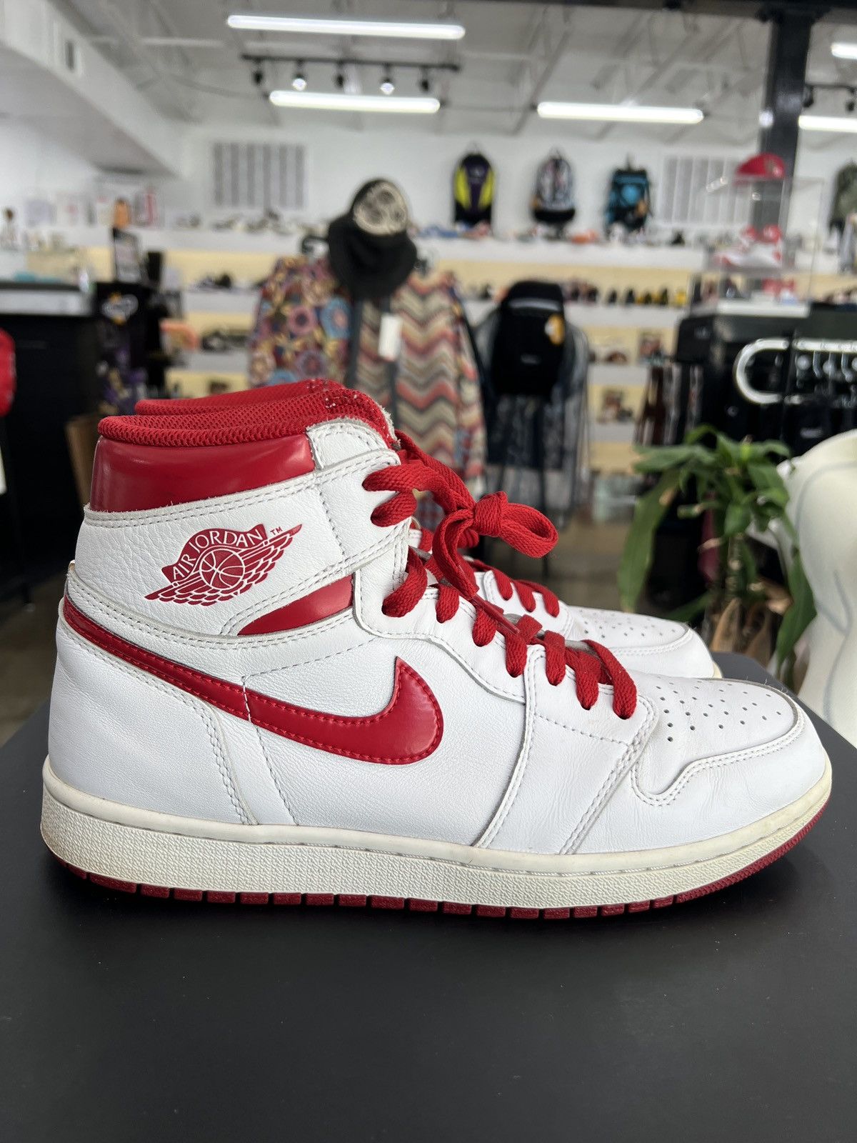 Jordan Brand Air Jordan 1 Metallic Red Sz. 10 (2017) Size US 10 / EU 43 - 6 Thumbnail