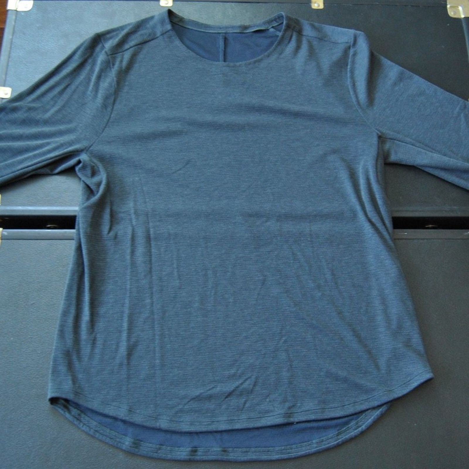 Lululemon Lululemon Athletica Small Dark Gray Long Sleeve Shirt Size US S / EU 44-46 / 1 - 3 Thumbnail