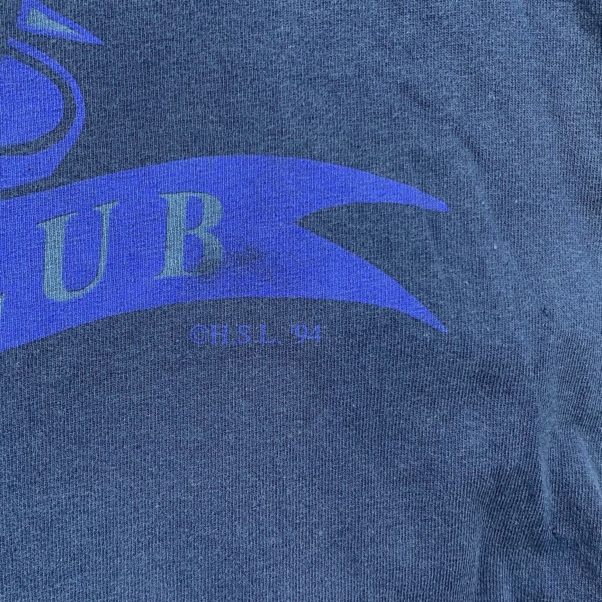 Maui and Sons Vintage 90s MAUI AND SONS 1994 Usa Shark Club Tshirt Size US XL / EU 56 / 4 - 4 Thumbnail