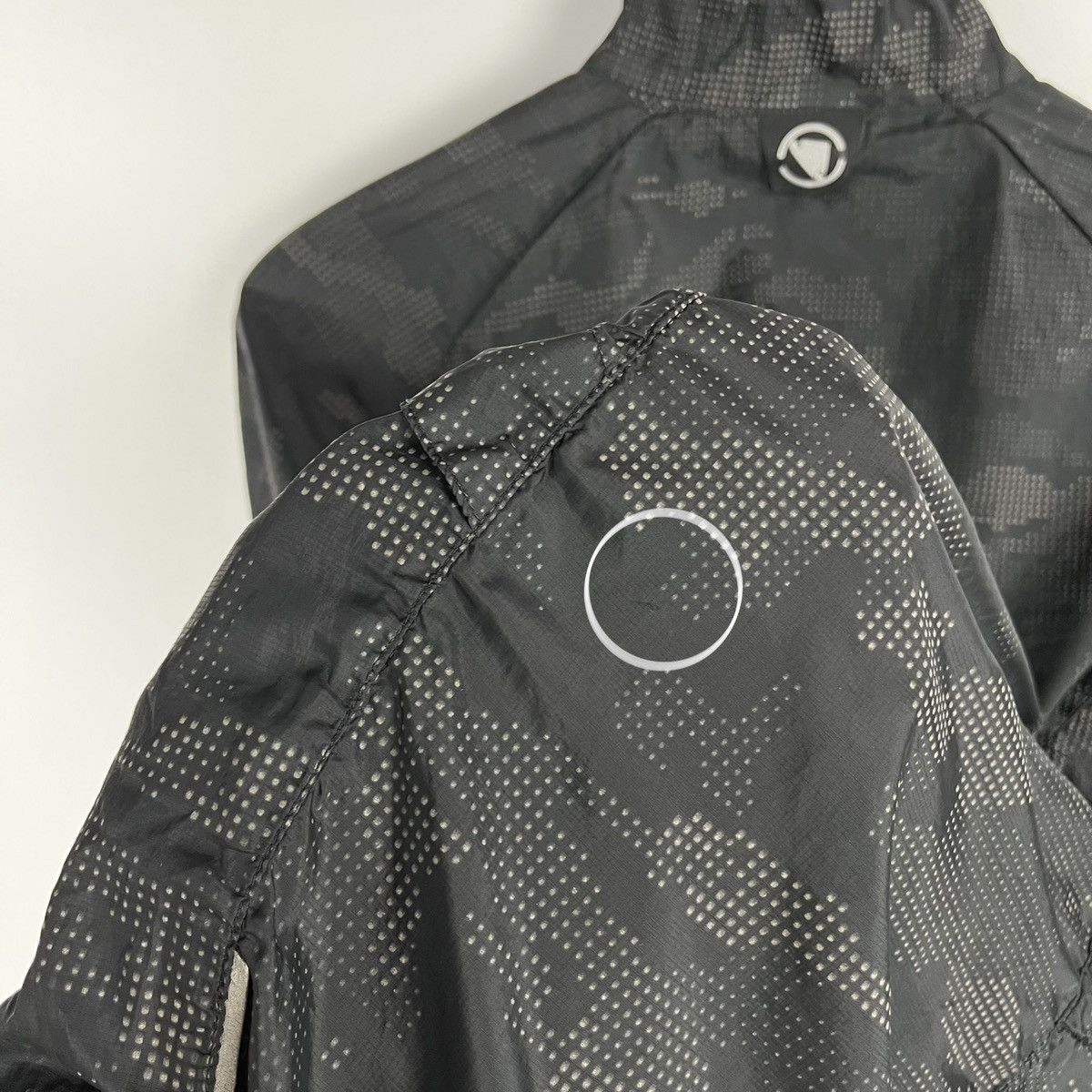Sports Specialties Endura Full Zip Cycling Jacket Size S Reflective Full Zip Size US S / EU 44-46 / 1 - 20 Thumbnail