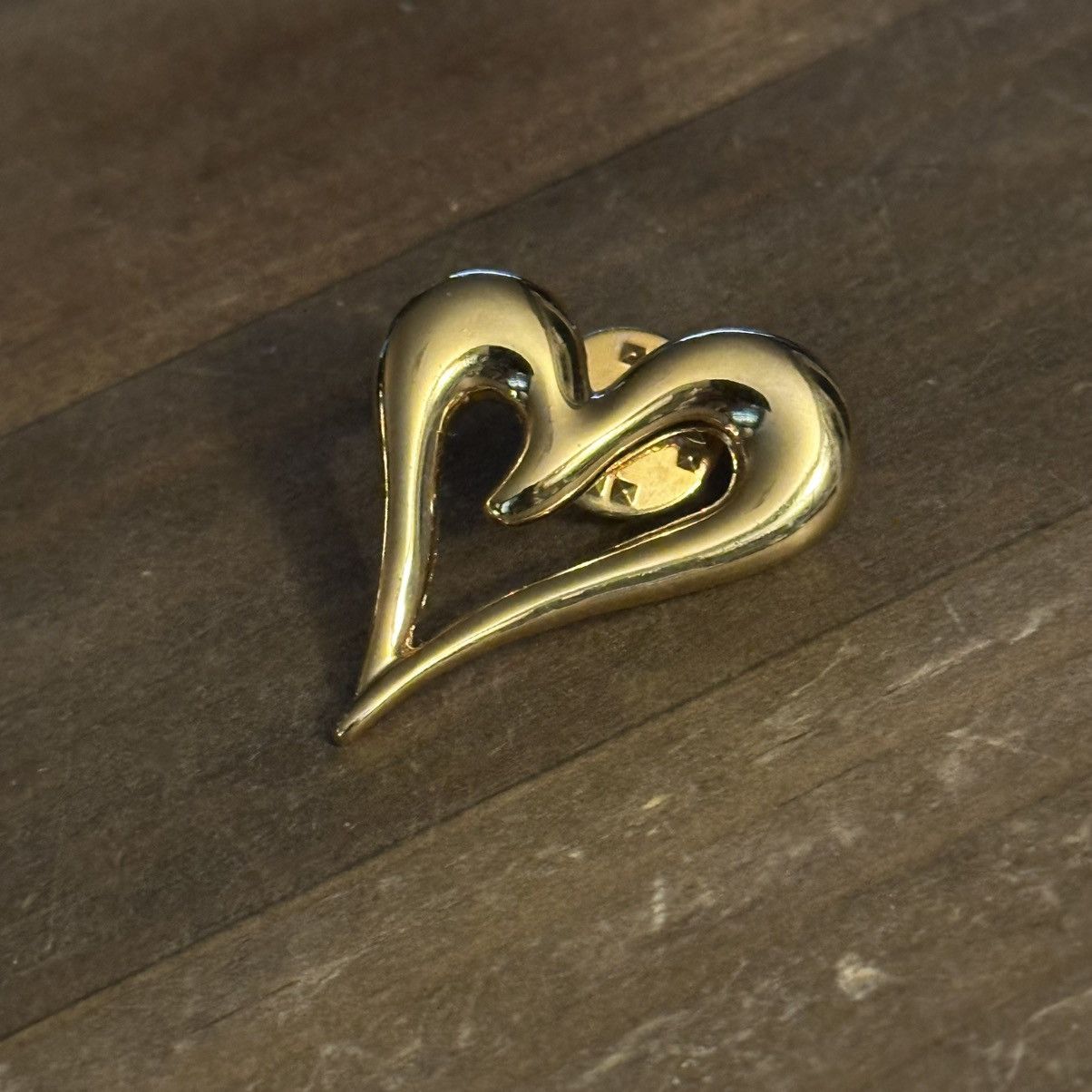 Vintage Vintage gold tone open heart tac pin Size ONE SIZE - 2 Thumbnail