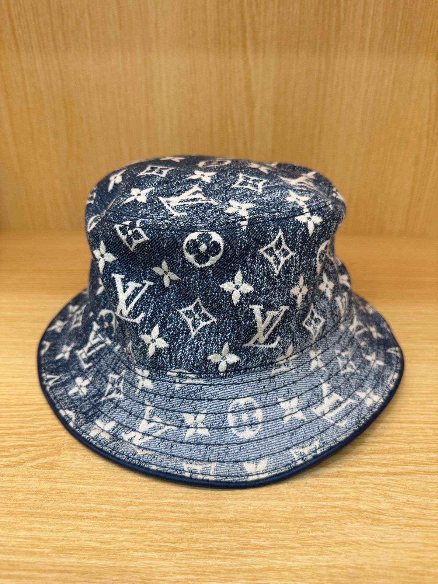 Louis Vuitton Louis Vuitton Gradient Denim Bucket Hat Size ONE SIZE - 1 Thumbnail