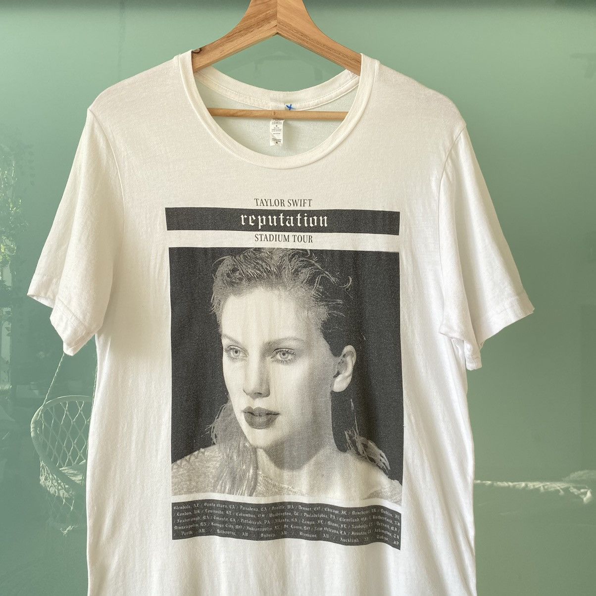 Band Tees Thrashed Taylor Swift Reputation Stadium Tour ERD GRUNGE T Size US M / EU 48-50 / 2 - 2 Thumbnail