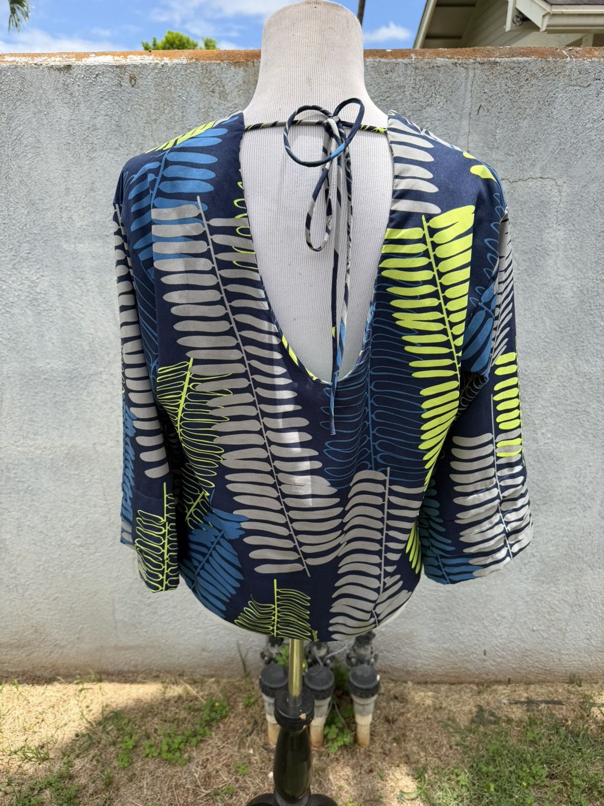 Other PreOwned Manuhealii Multicolored Hawaiian Blouse Women's M Size M / US 6-8 / IT 42-44 - 2 Thumbnail