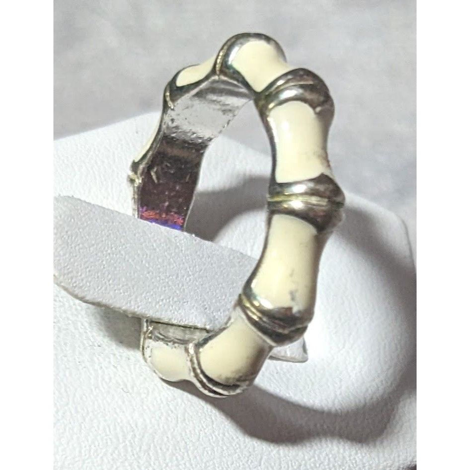 Other Vintage Cream And Silver Tone Bamboo Style Fashion Ring Size Size ONE SIZE - 2 Thumbnail